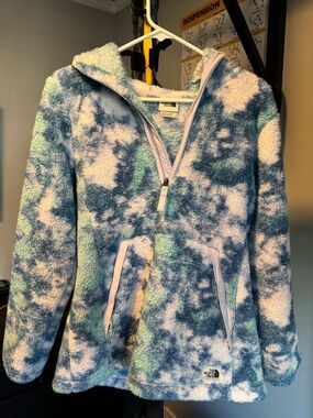 The North Face Blue, White and Green Tie-Dye Sherpa Half-Zip Pullover
